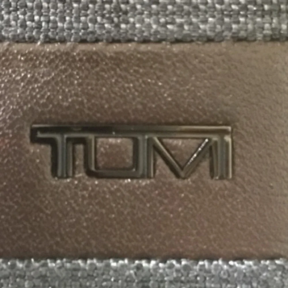 Tumi good preloved